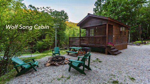 Mountain Serenity & Close to Hiking, Rafting, Fishing and Kayaking. "Wolf Song"