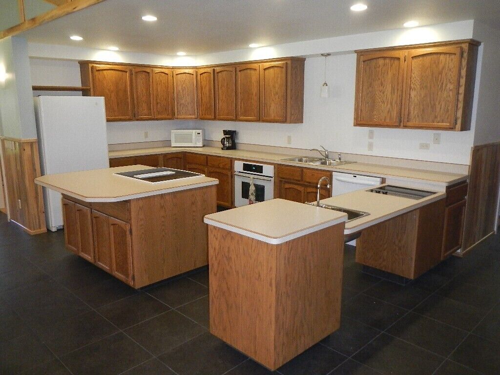 RIVER GETAWAY IN THE CASCADES