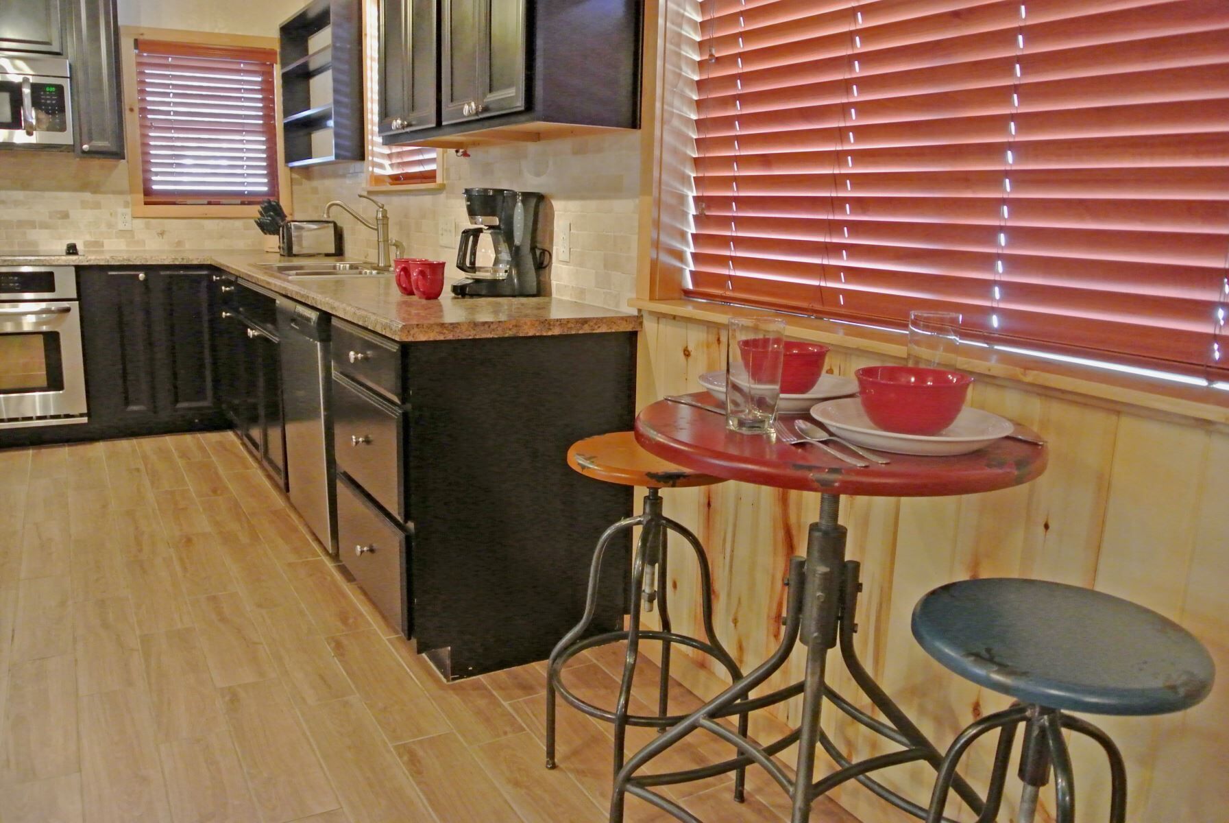 West Yankee - In Town - Pet Friendly - Satellite - Washer/Dryer - On Main Street