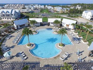 Piscina all'aperto, una piscina riscaldata