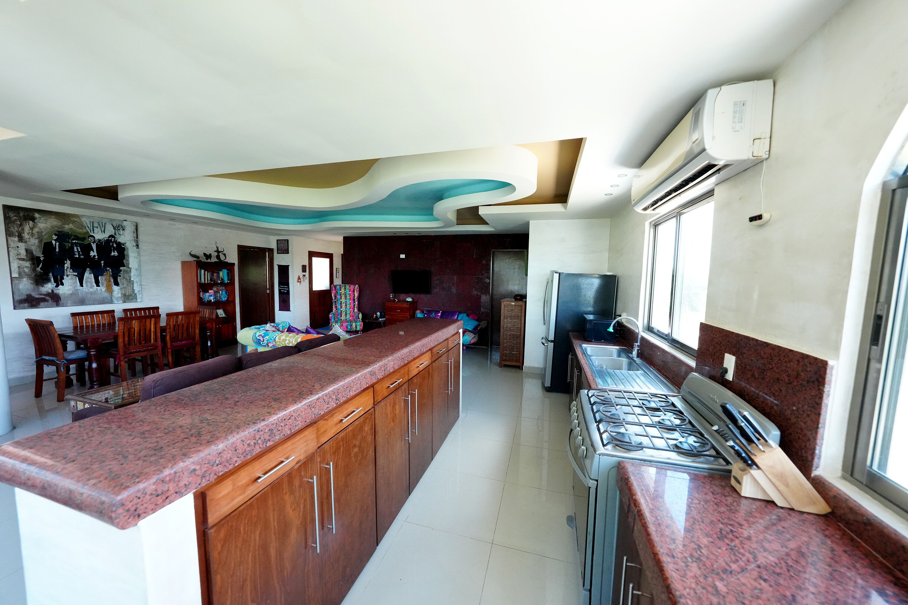 3 Bedrooms with huge roof deck overlooking the jungle 5 minutes from the beac