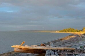 Beach - Waters Edge Your Ideal Beachfront Escape (Sequim)