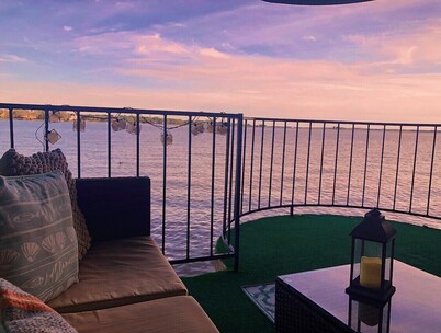 The Lakeside Getaway - newly renovated condo on Lake Conroe