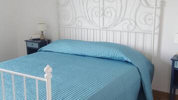 2 Schlafzimmer, Schreibtisch, BĂŒgeleisen/BĂŒgelbrett, kostenloses WLAN