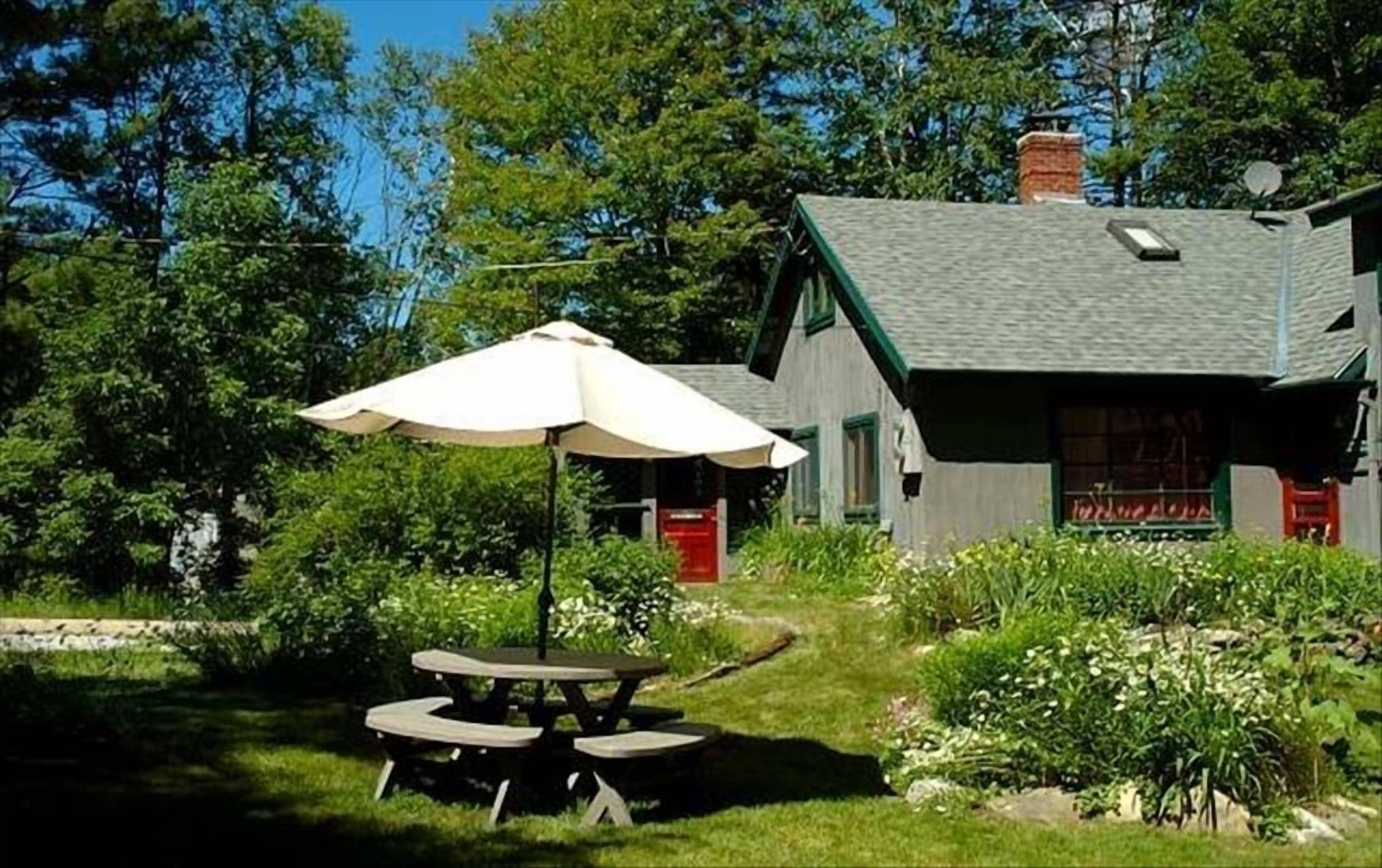 Comfortable House on a Private Pond in Stratton close to the Stratton Ski Area.