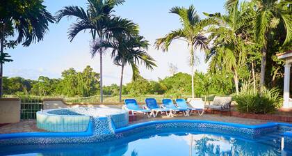 Spacious 5 Bedroom Villa, Centrally Located, Near Beach.