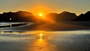 On the beach, sun-loungers - Ocean Front ON the Beach - Spectacular Views! 14 Minutes to Bandon Dunes Golf! (Bandon)
