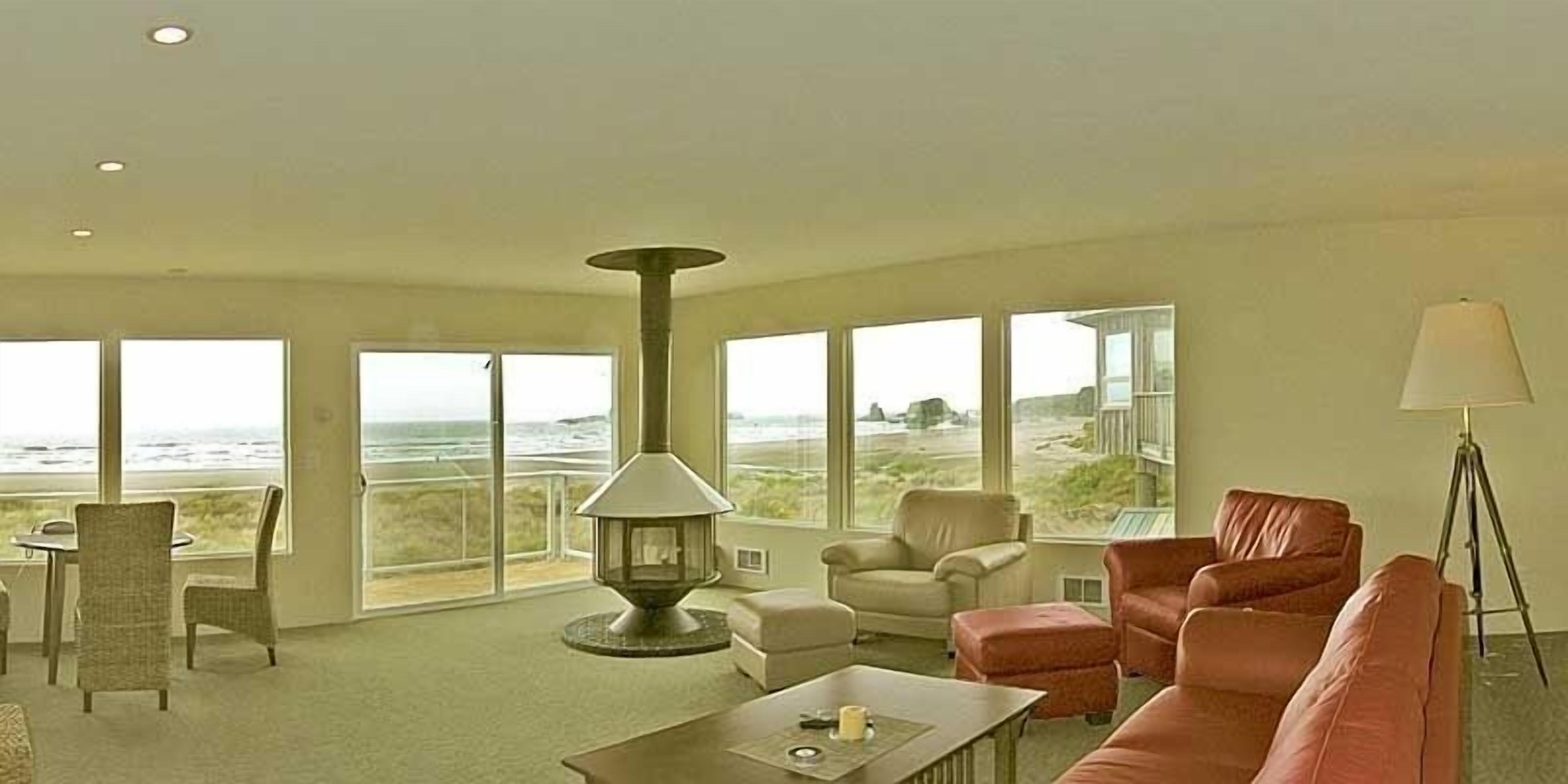 Ocean Front ON the Beach - Golf 16 Minutes to Bandon Dunes! Spectacular Views!