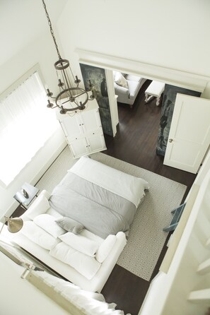 6 bedrooms, iron/ironing board, travel crib, free WiFi