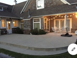 Outdoor dining - OU Game Day Get-Away / 6BR Light-Filled Home / Sleeps 12 (Norman)