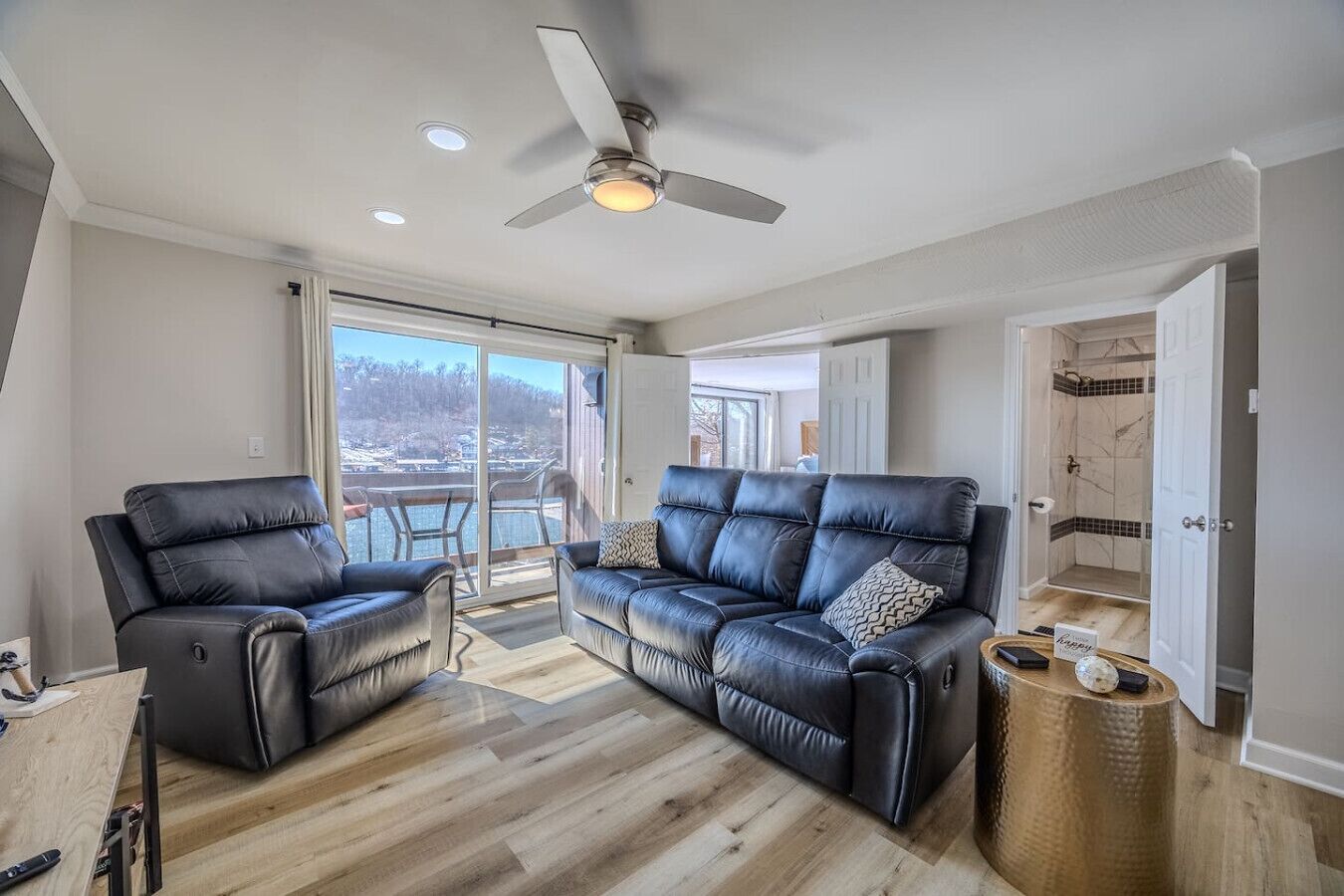 Smart TV, fireplace, video games