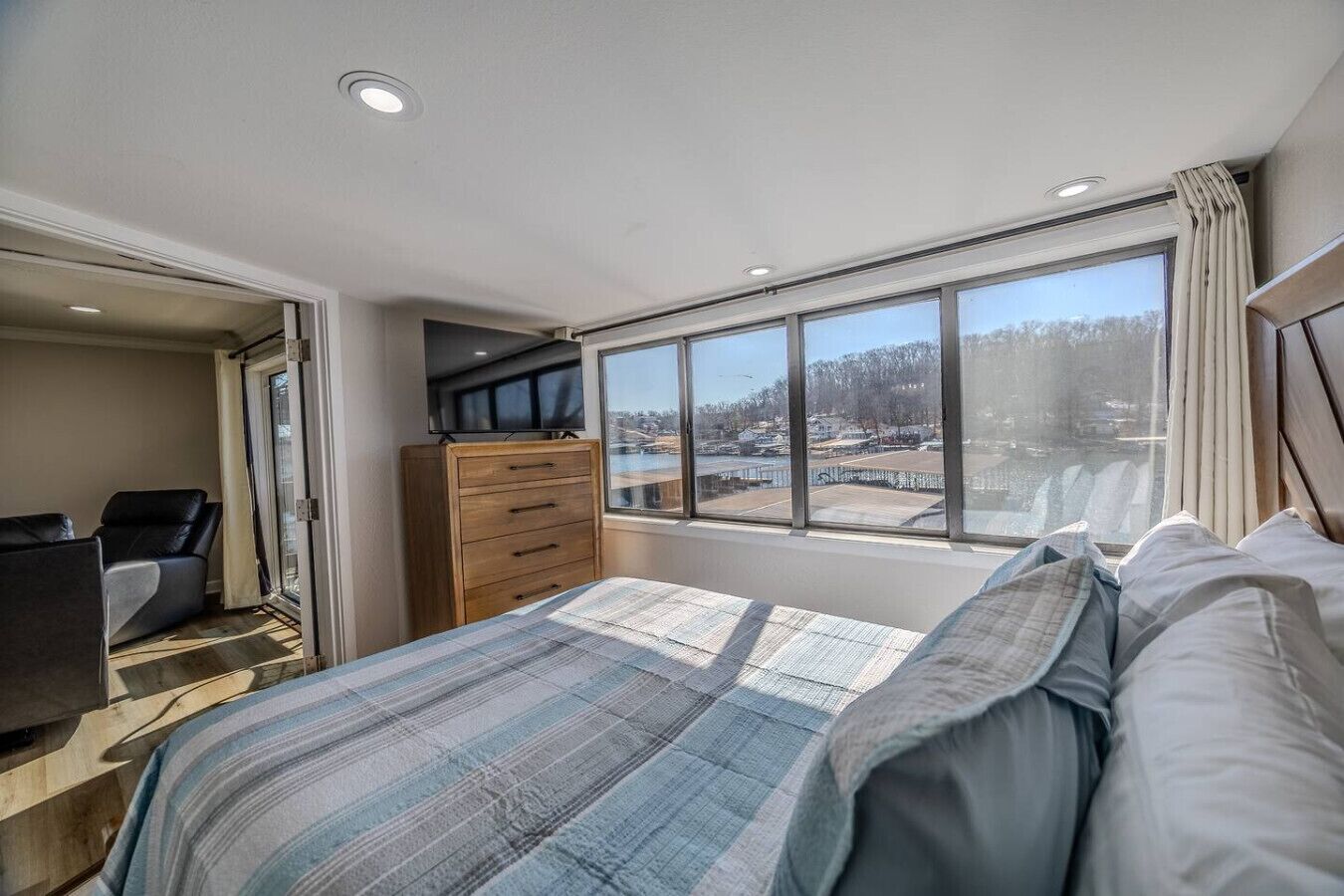 Bügeleisen/Bügelbrett, kostenloses WLAN, Bettwäsche