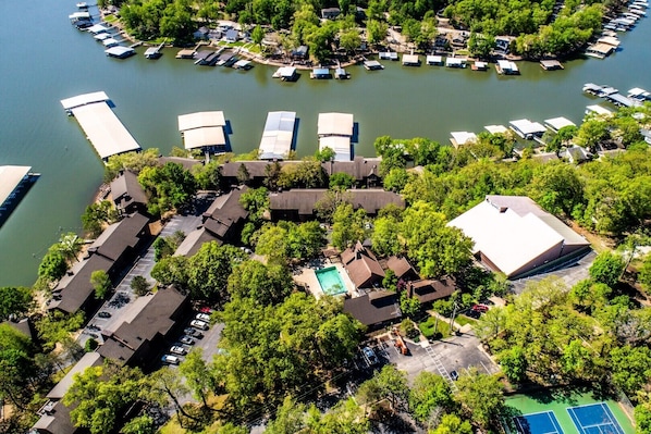 Exterior - Indoor/Outdoor Pools! Hot Tub!! Sauna!!! Steam Room!!!! Relaxation!!!! (Osage Beach)