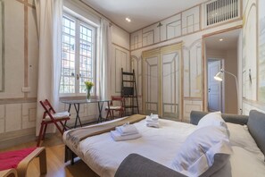 A hotel room with a bed, a desk, a chair, and a window with curtains. - Live at Domus Claudiae, be part of an art work (AirCond-WiFi) (Roma)