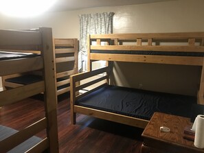 4 bedrooms, WiFi, bed sheets