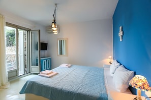 2 bedrooms, free cots/infant beds, free WiFi, bed sheets