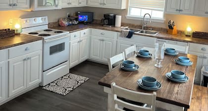 Seahorse with No Name-4BR-3BA-Pet Friendly-7 Person HotTub - Beach Tent Included