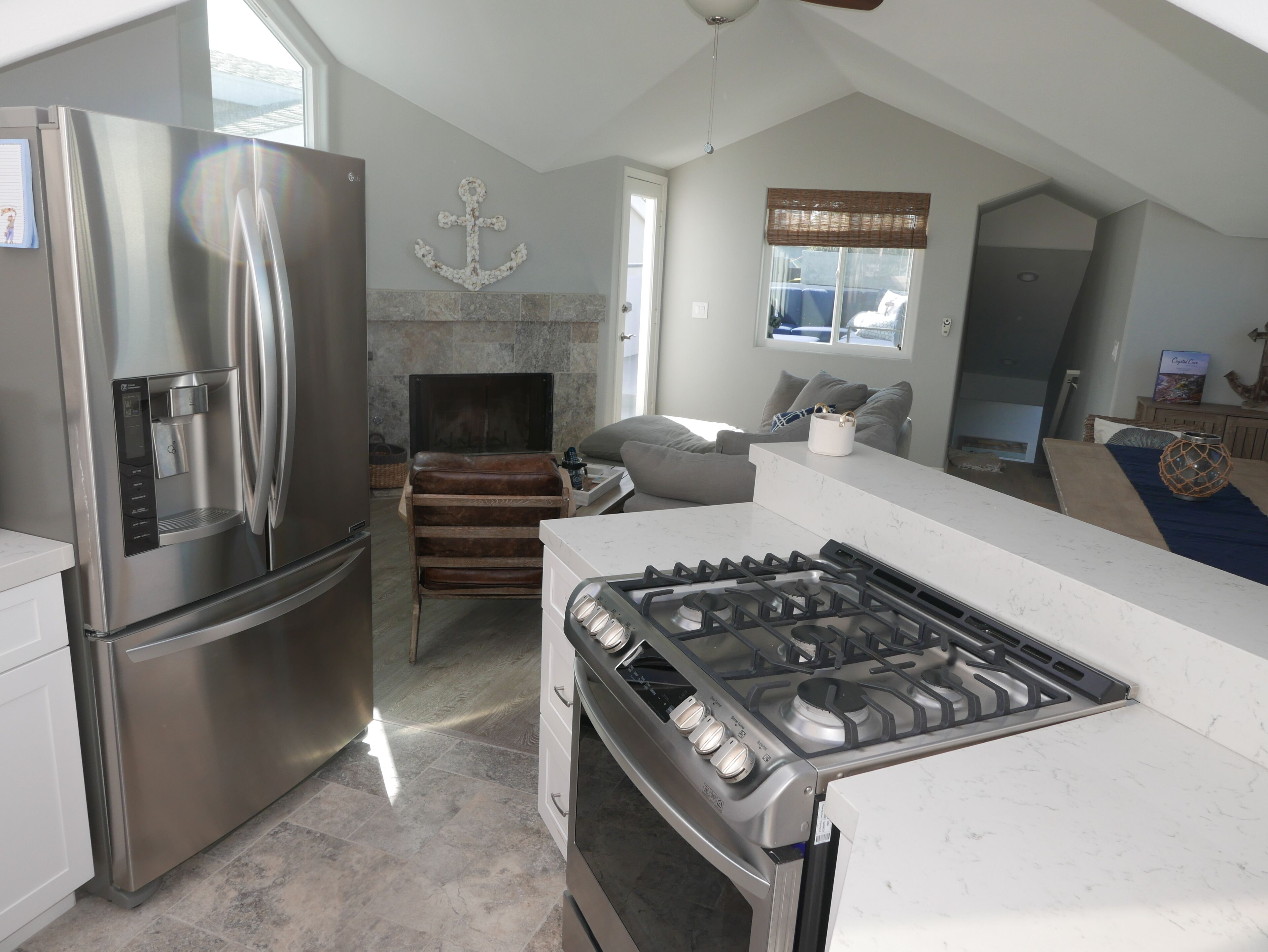 Cozy Beach Cottage - Blocks from the Sand