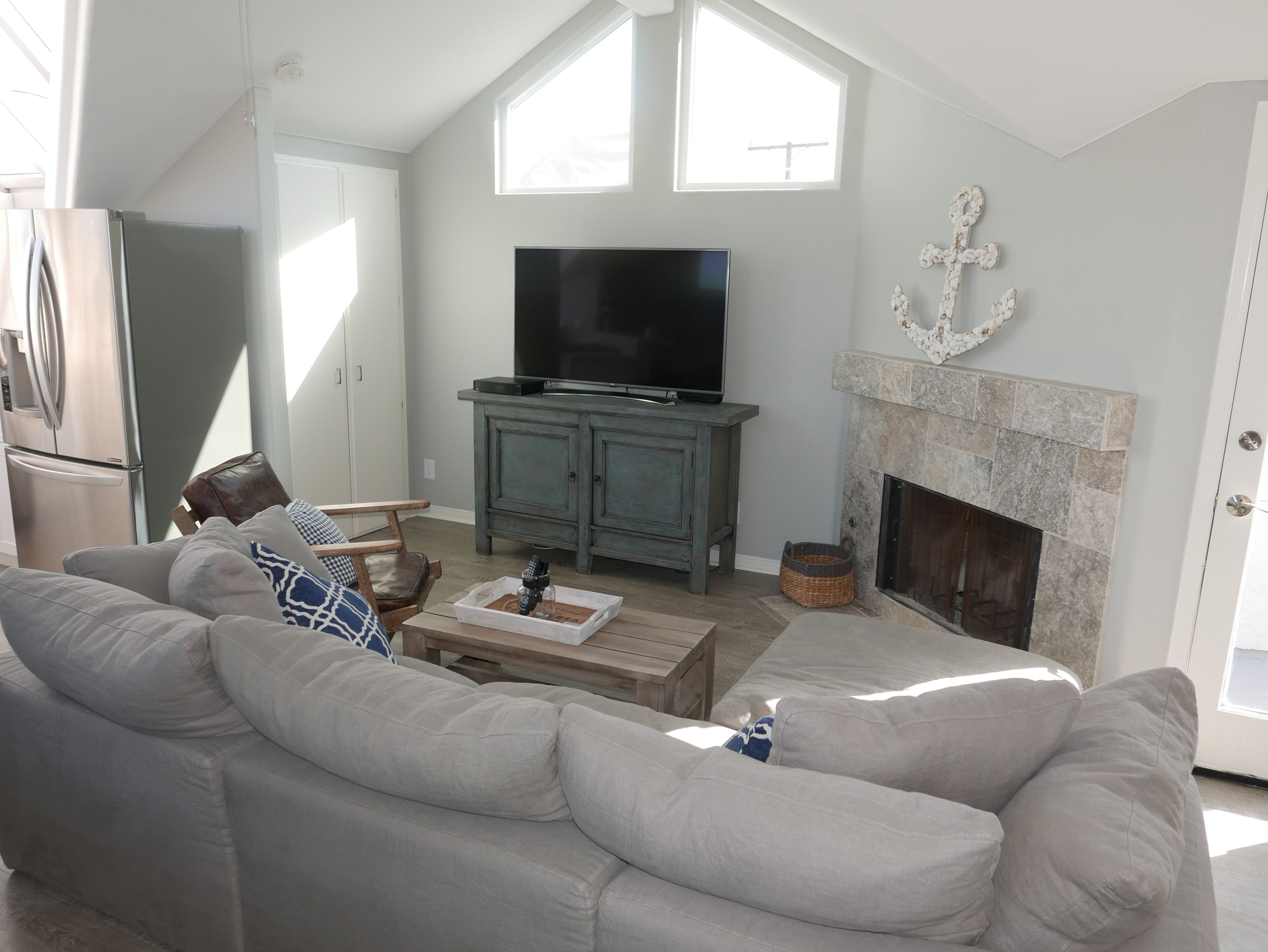 Cozy Beach Cottage - Blocks from the Sand