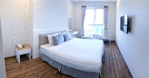 Deluxe-Doppelzimmer | Minibar, Zimmersafe, Verdunkelungsvorhänge, schallisolierte Zimmer