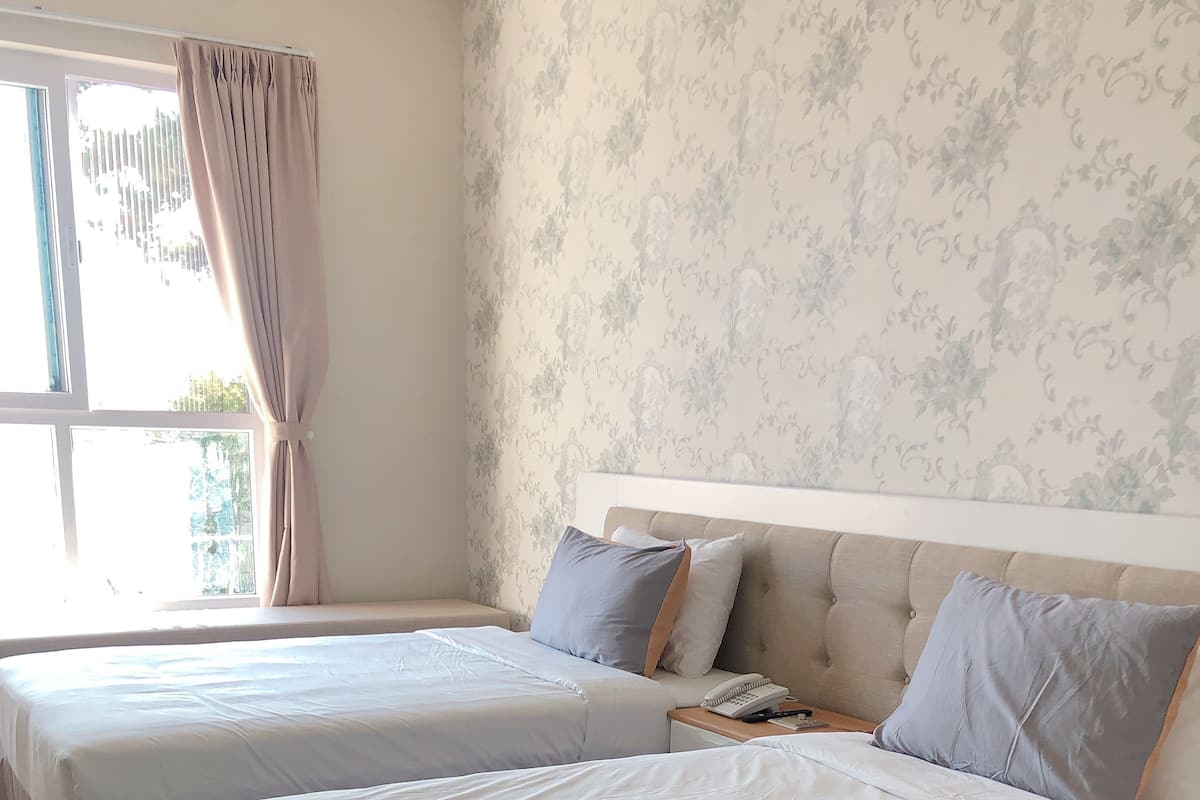Superior Twin Room | Minibar, in-room safe, blackout curtains, soundproofing