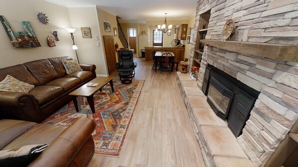 TV, fireplace