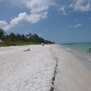 Liegestühle, Strandtücher