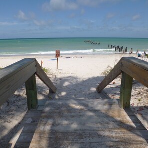 Sun loungers, beach towels - In the heart of Old Naples (Naples)