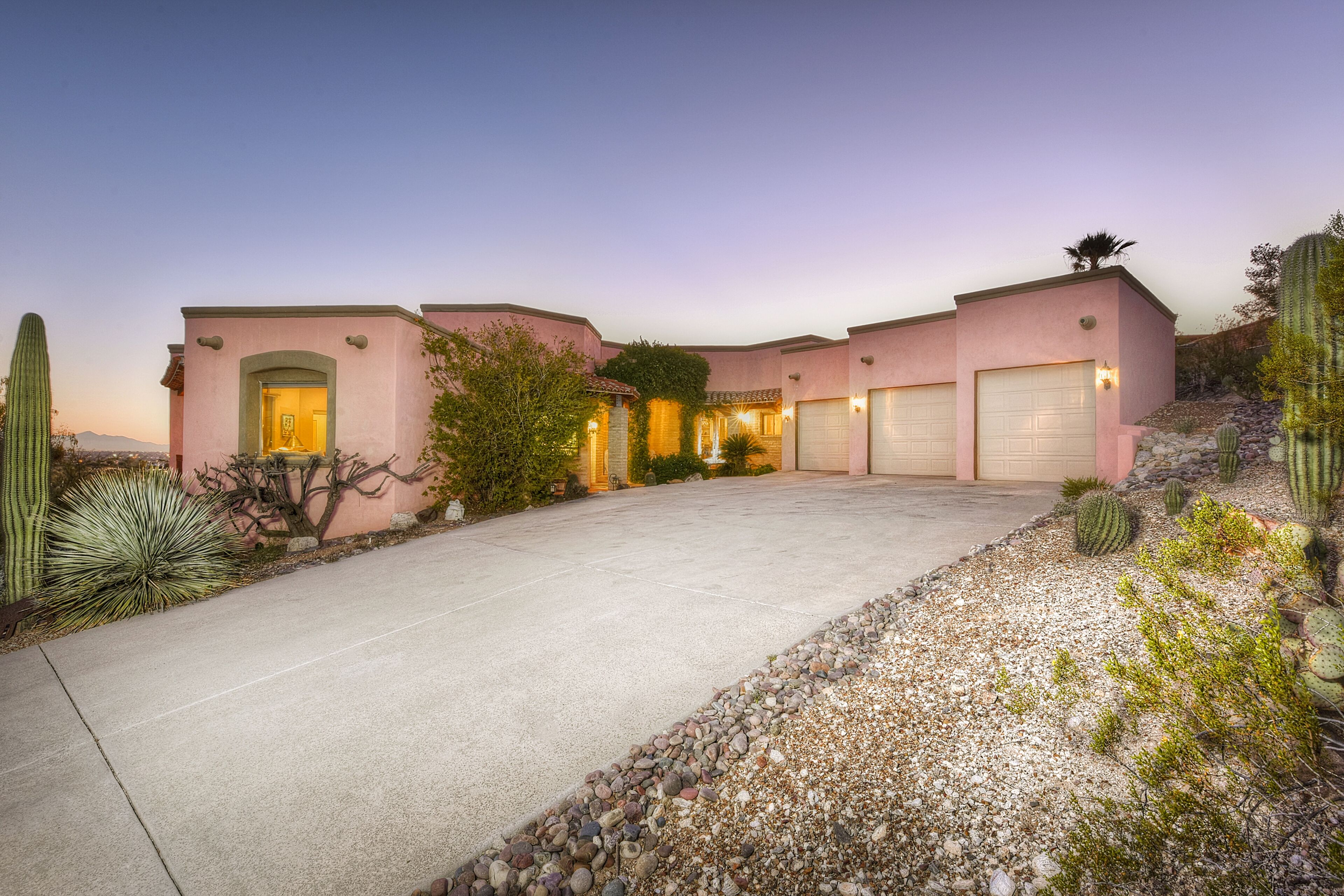 Custom foothills home with amazing 360 views, private hot tub & patio