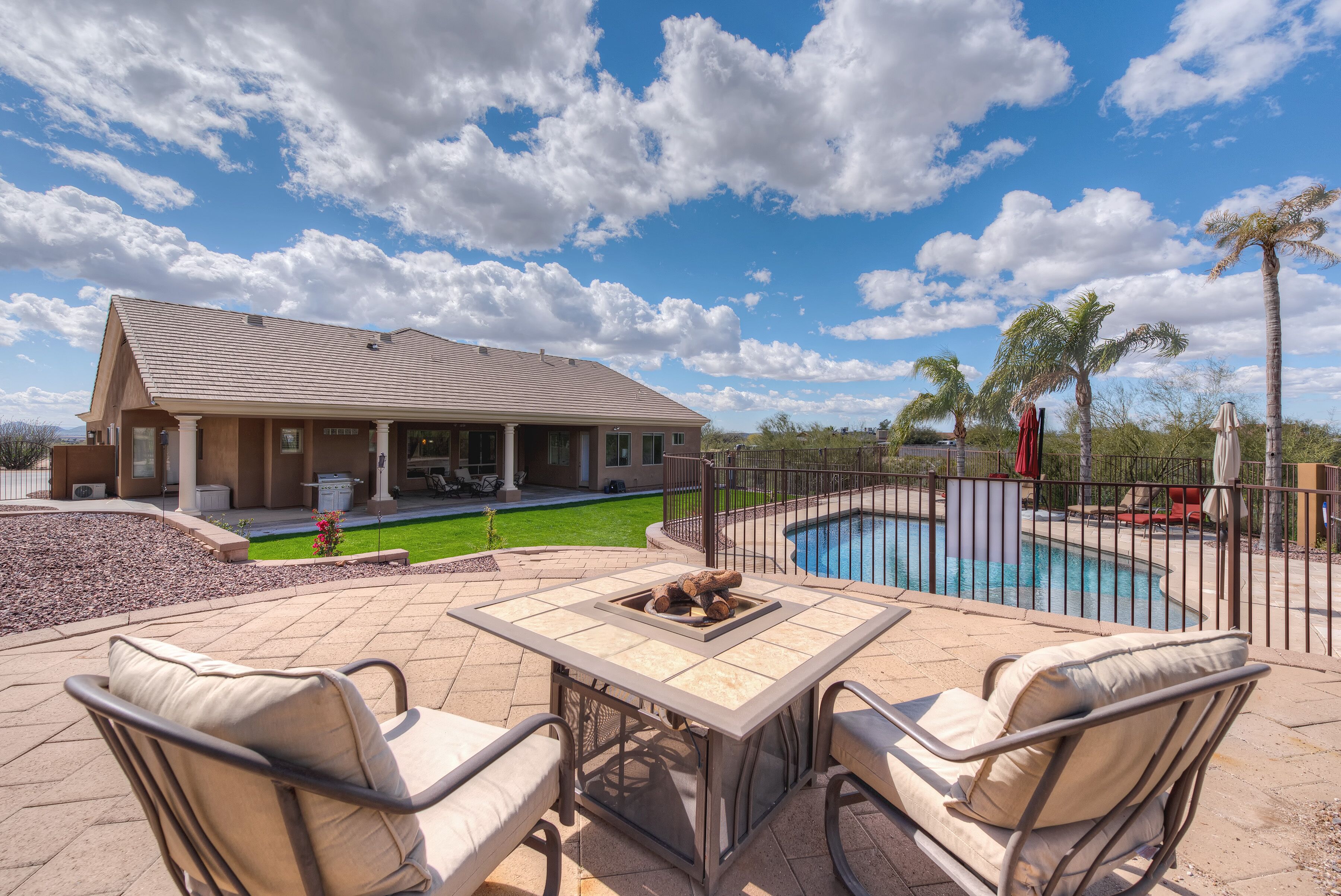 WEEKLY & MONTHLY DISCOUNTS!!  Resort Style Executive Home On 1.25 Acres