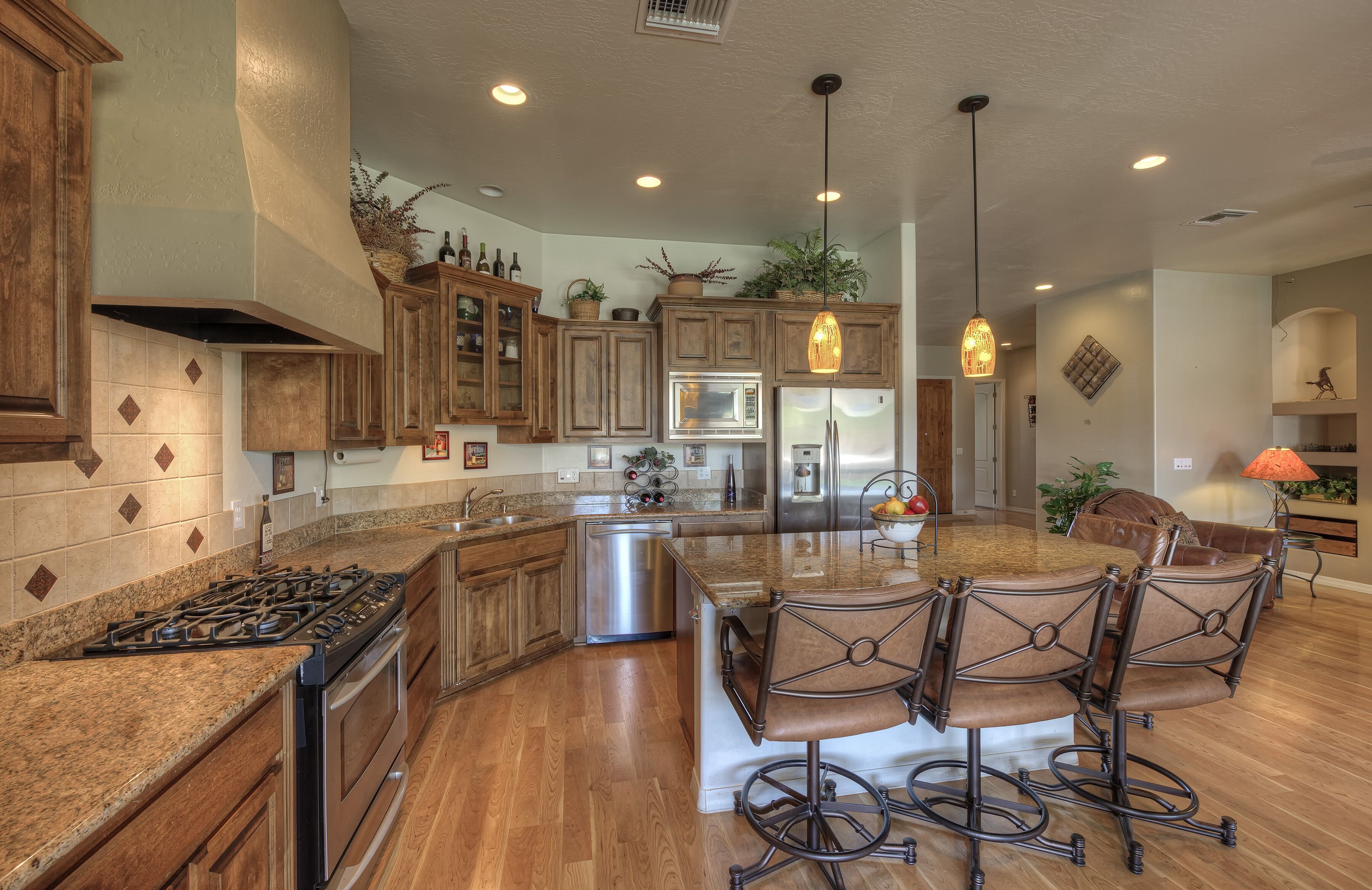 WEEKLY & MONTHLY DISCOUNTS!!  Resort Style Executive Home On 1.25 Acres