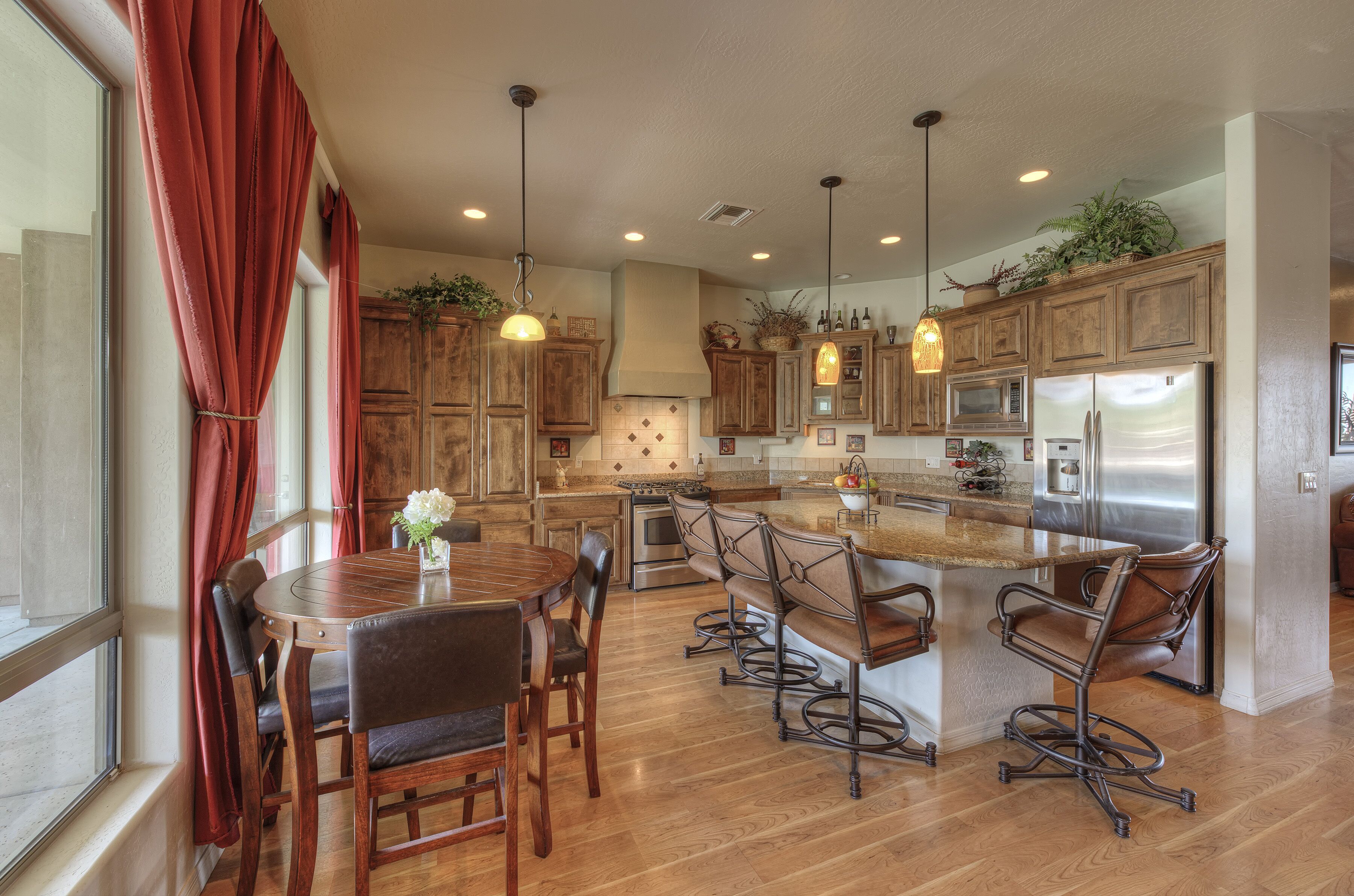 WEEKLY & MONTHLY DISCOUNTS!!  Resort Style Executive Home On 1.25 Acres