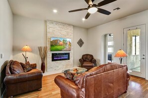 Smart TV, fireplace, Netflix, DVD player