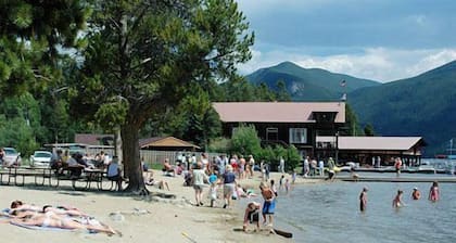 Tilava Perhekoti In Town upeat järvi-ja vuoristomaisemat