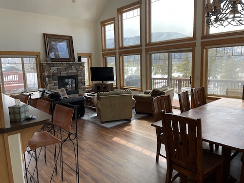 Spacious Family Home In Town With Spectacular Lake And Mountain Views