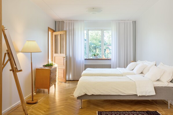 2 عدّة غرف نوم وبديكورات فريدة لكل غرفة وطراز فريد لكل وحدة ومكتب