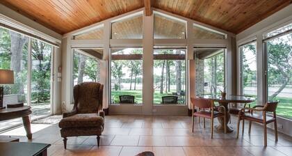 Sleeps 16 - Private Dock & Lake Views - Perfect Cedar Creek Family Getaway