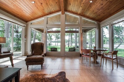 Sleeps 16 - Private Dock & Lake Views - Perfect Cedar Creek Family Getaway