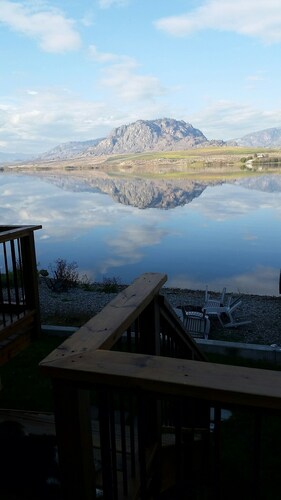 ***THE BEACH HOUSE!!***  WATERFRONT, DOCK,DECK,BOATLAUNCH,PRIVATE, FAMILY,PETS! 