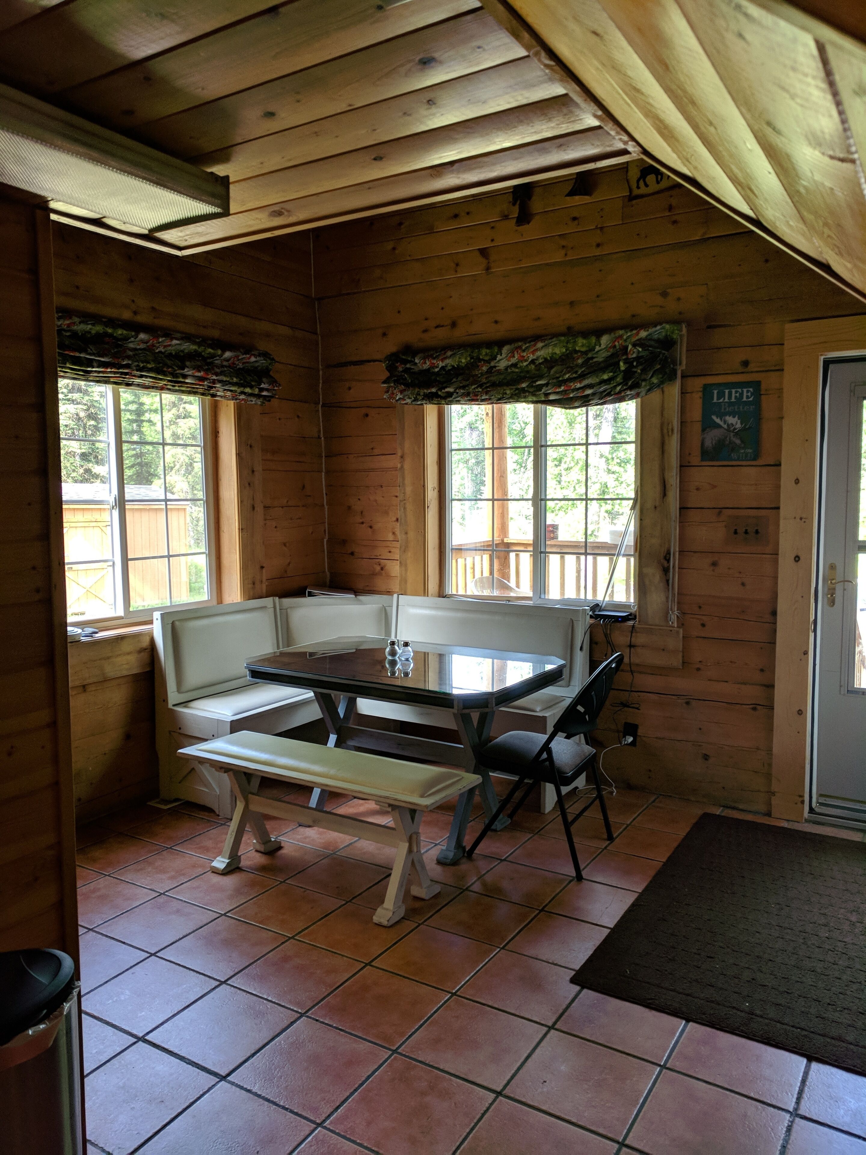 Cozy Log Cabin In The Woods - Friends And Families Welcome!