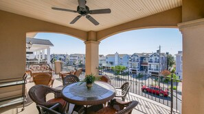 Outdoor dining - GoldCoast-2nd Flr w/Elevator-Handicap Friendly-Across from Beach, 5 bdrms/4 bths (Ocean City)