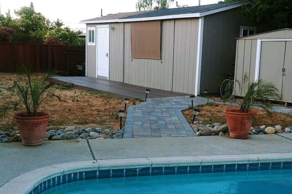 Private fully furnished Guest house w/ pool