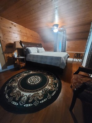 4 bedrooms, desk, iron/ironing board, free WiFi