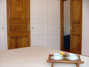 1 slaapkamer, een strijkplank/strijkijzer, gratis wifi