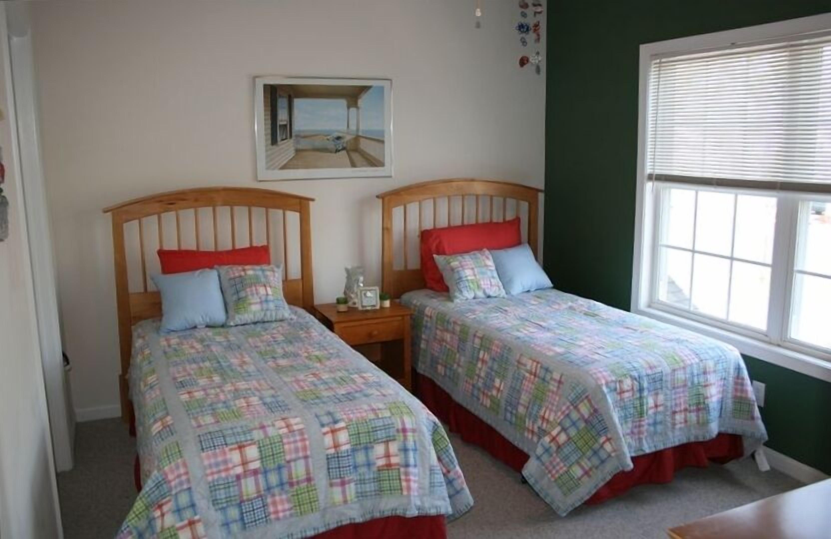 How Style & Low Rates - Close to the Beach and Shopping