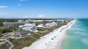 Beach nearby, sun-loungers, beach towels