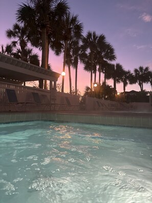 室外游泳池，恒温泳池