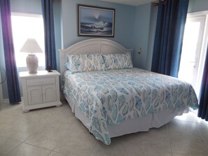 2 soverom, skrivebord, strykejern/-brett og internettilgang