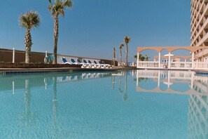 Piscina all'aperto, una piscina riscaldata