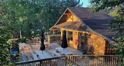 Whole lodge can sleep 30! Great family getaway. Exempt motor permit available.
